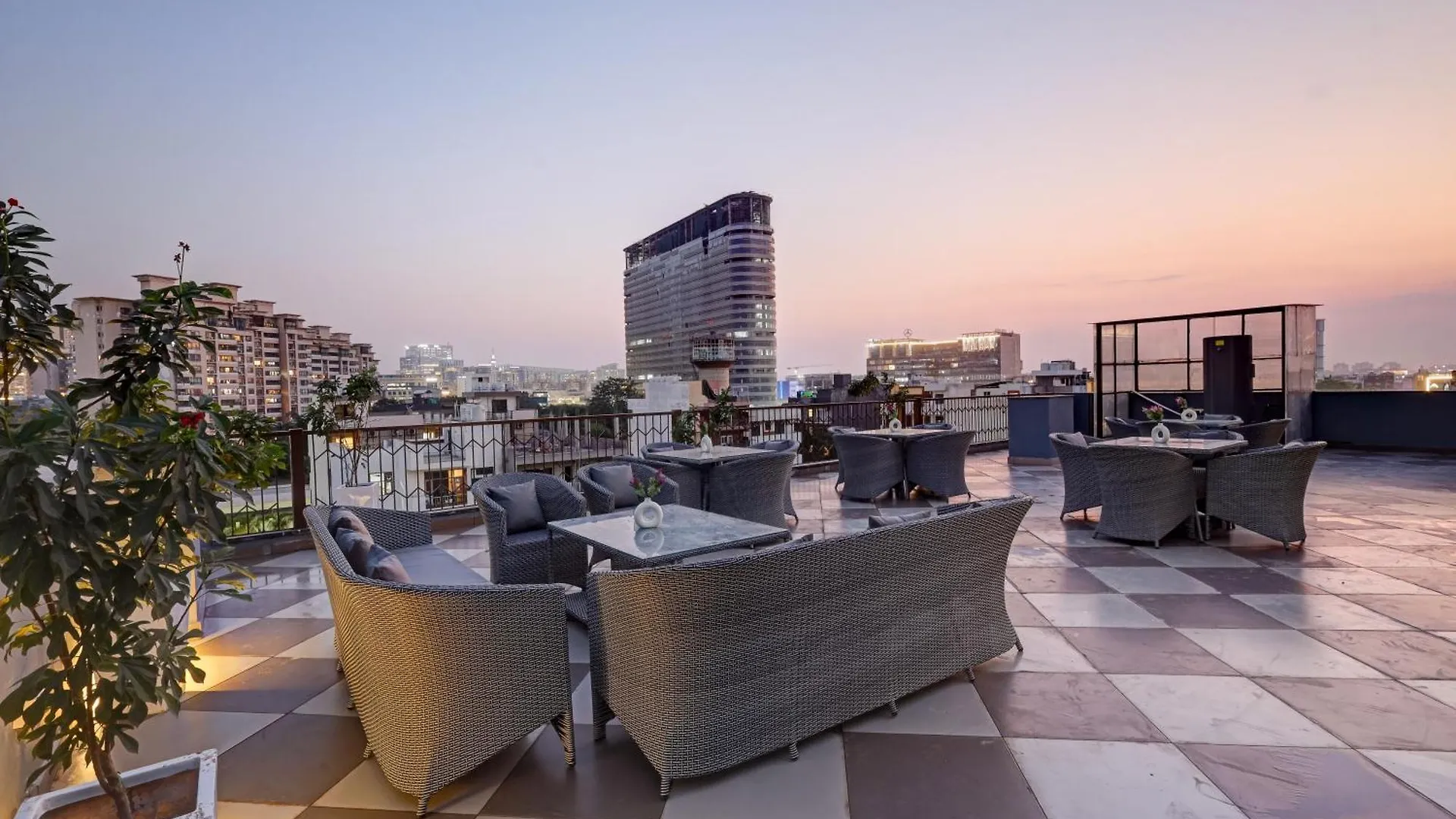 Hotel Saltstayz Premier - Golf Course Road & Sector 42 Gurgaon