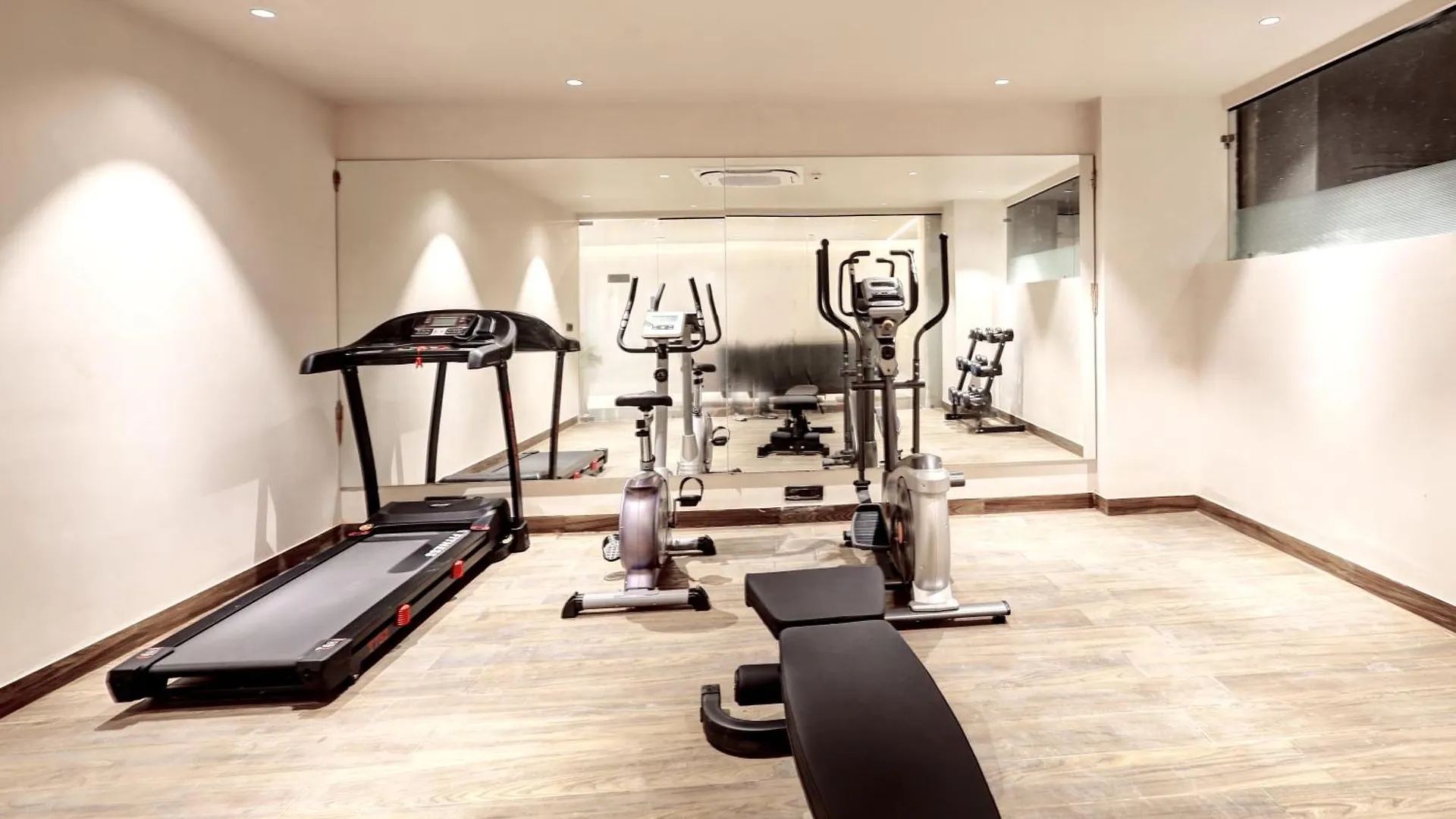 Saltstayz Premier - Golf Course Road & Sector 42 Gurgaon 4*,  Índia