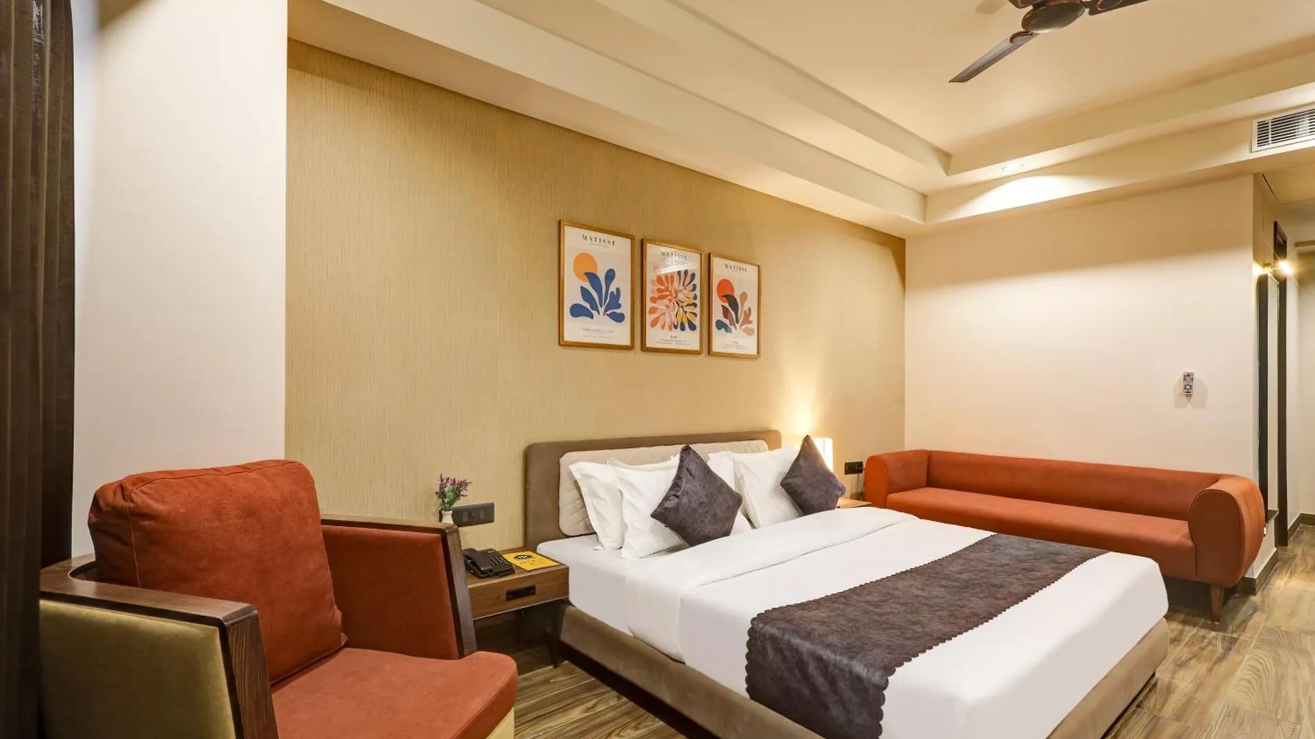 Saltstayz Premier - Golf Course Road & Sector 42 Gurgaon 4*,