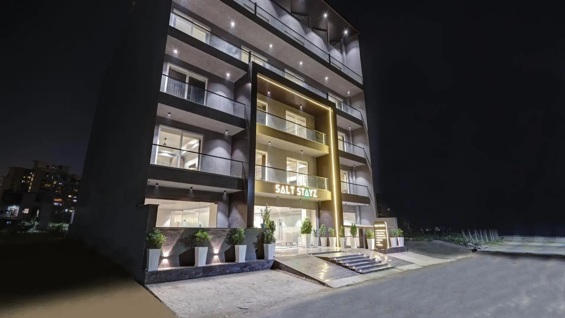 Hotel Saltstayz Premier - Golf Course Road & Sector 42 Gurgaon