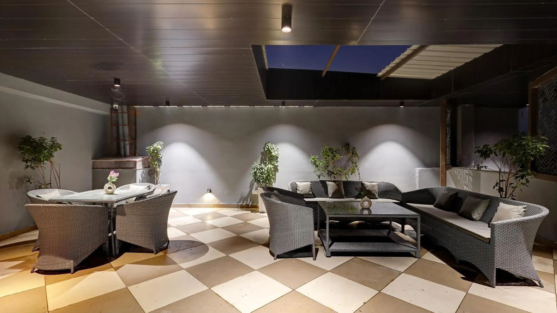Hotel Saltstayz Premier - Golf Course Road & Sector 42 Gurgaon