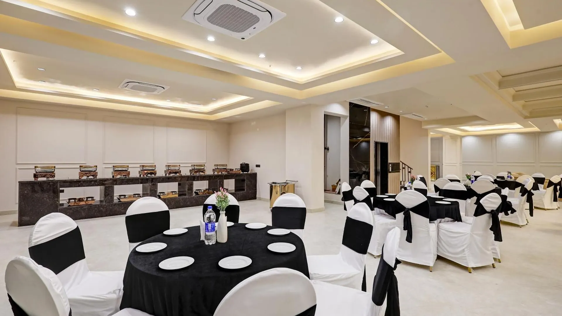 Hotel Saltstayz Premier - Golf Course Road & Sector 42 Gurgaon