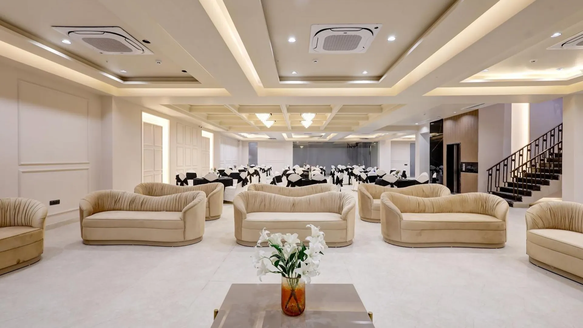 Saltstayz Premier - Golf Course Road & Sector 42 Gurgaon