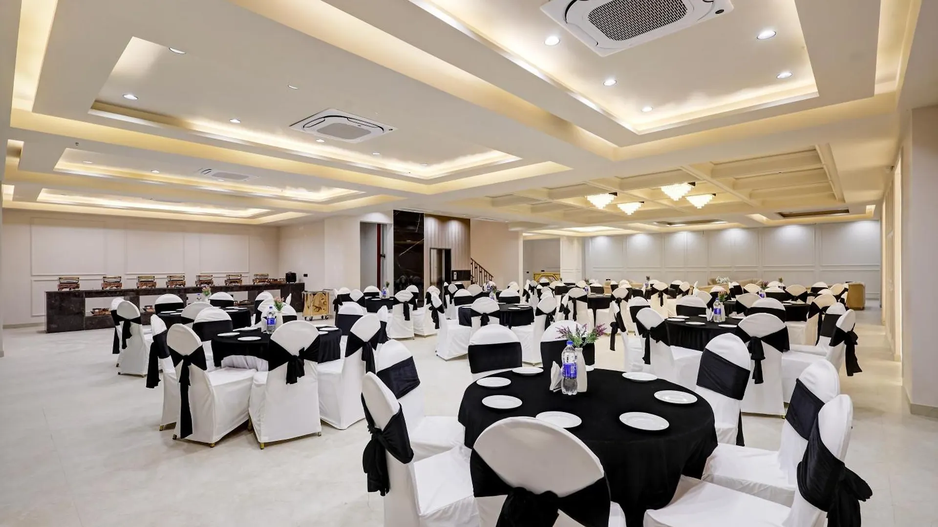 Hotel Saltstayz Premier - Golf Course Road & Sector 42 Gurgaon