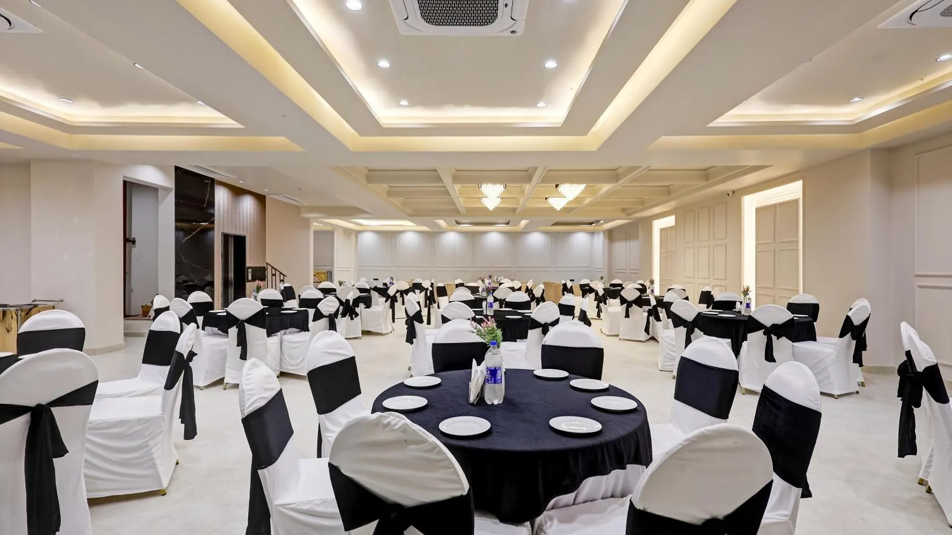 Saltstayz Premier - Golf Course Road & Sector 42 Gurgaon