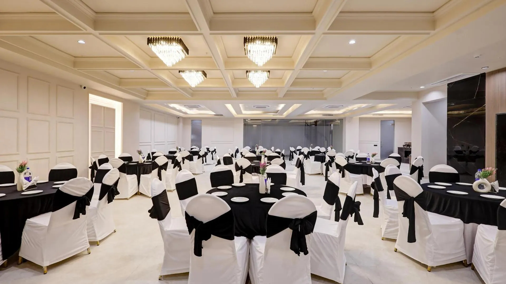 Hotel Saltstayz Premier - Golf Course Road & Sector 42 Gurgaon