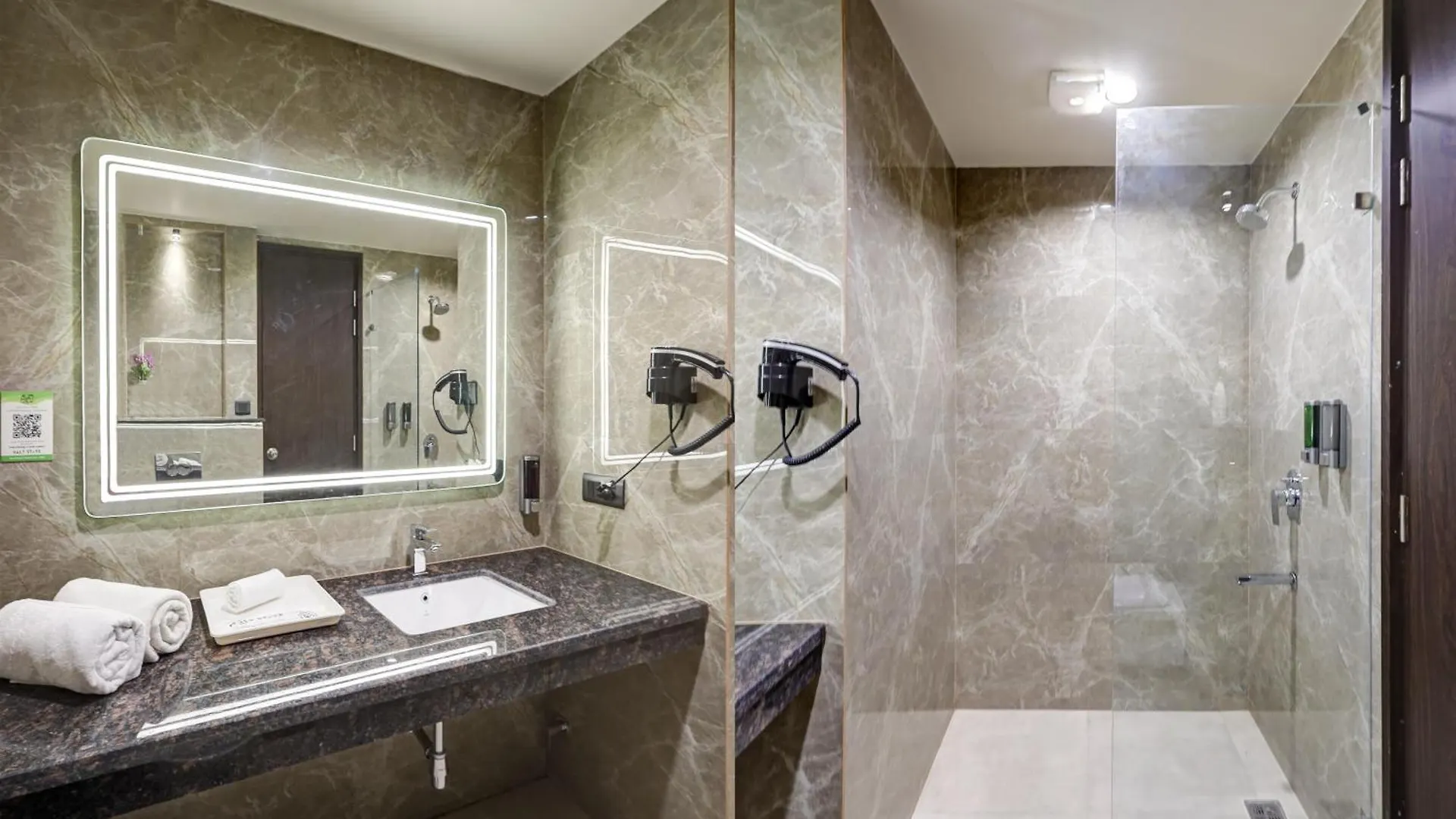 Saltstayz Premier - Golf Course Road & Sector 42 Gurgaon 4*,  Índia